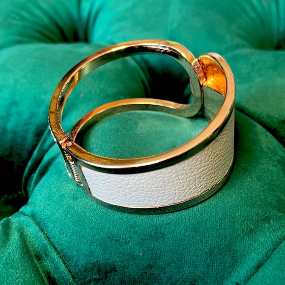 Guess Hinged Bracelet. Cream/Rose Gold Accents. - Picture 5 of 11